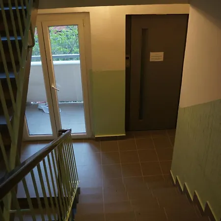 Jana's Wow Apt, 2br, Metro Next Door, Near The Airport Appartement *