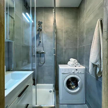 Jana's Wow Apt, 2br, Metro Next Door, Near The Airport * براغ
