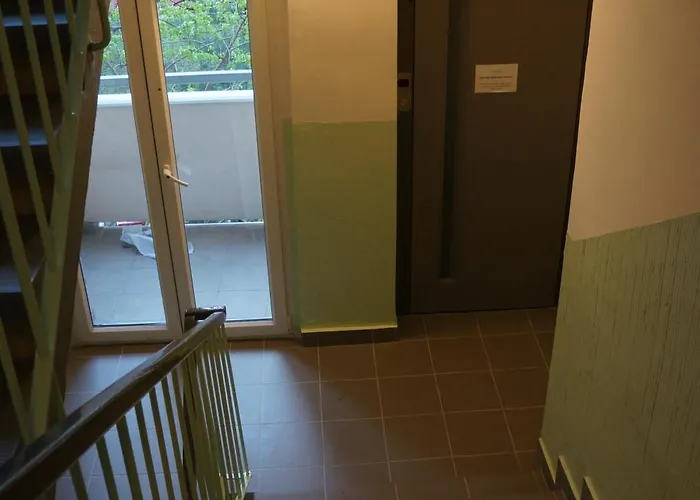 Jana's Wow Apt, 2br, Metro Next Door, Near The Airport Apartamento *