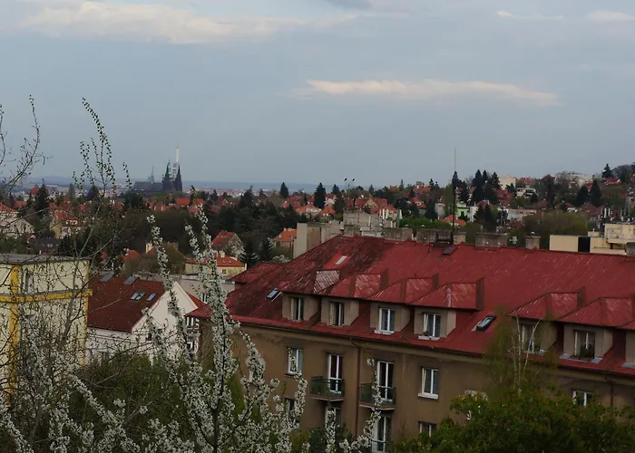 Jana's Wow Apt, 2br, Metro Next Door, Near The Airport Praga