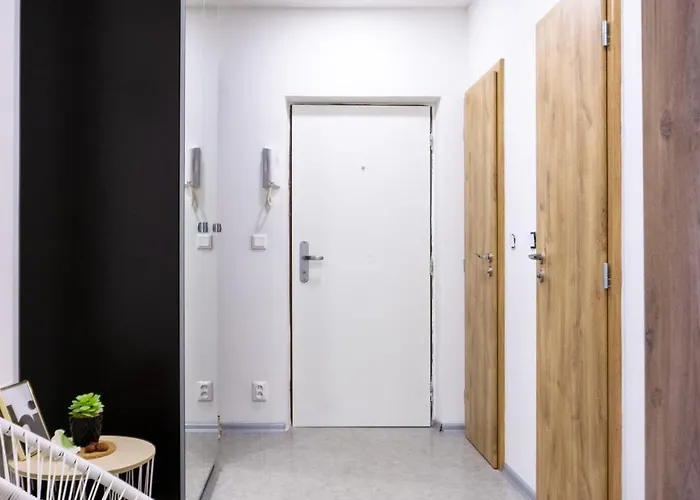 Apartamento Jana's Wow Apt, 2br, Metro Next Door, Near The Airport Praga