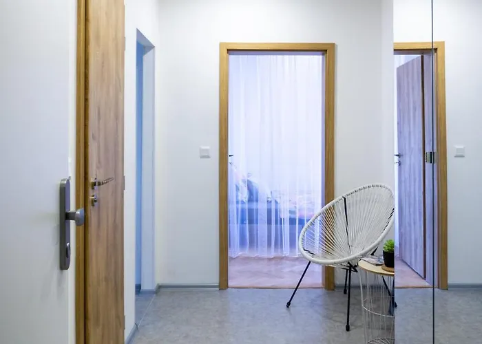 Jana's Wow Apt, 2br, Metro Next Door, Near The Airport Apartamento Praga