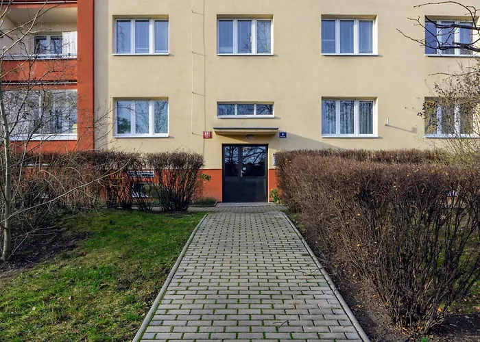Jana's Wow Apt, 2br, Metro Next Door, Near The Airport * Praga
