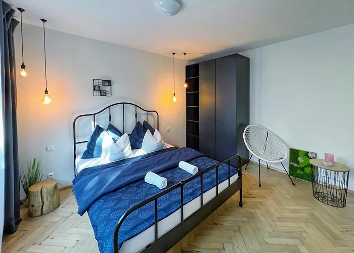 Jana's Wow Apt, 2br, Metro Next Door, Near The Airport Praga