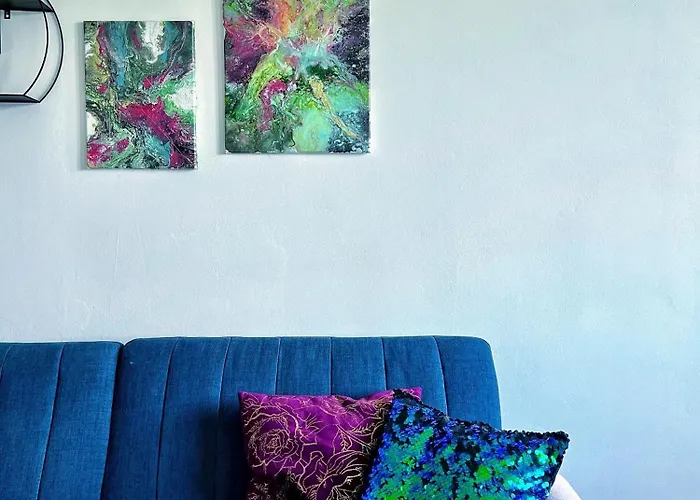 Jana's Wow Apt, 2br, Metro Next Door, Near The Airport Apartamento Praga
