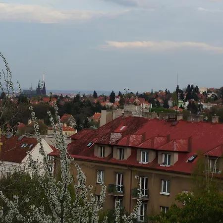 Jana's Wow Apt, 2br, Metro Next Door, Near The Airport Prague