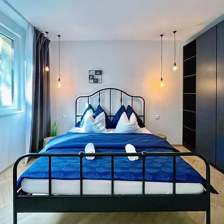 Apartment Jana's Wow Apt, 2br, Metro Next Door, Near The Airport *