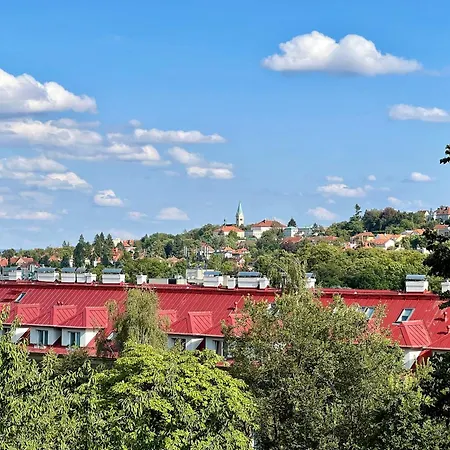 Apartment Jana's Wow Apt, 2br, Metro Next Door, Near The Airport Prague