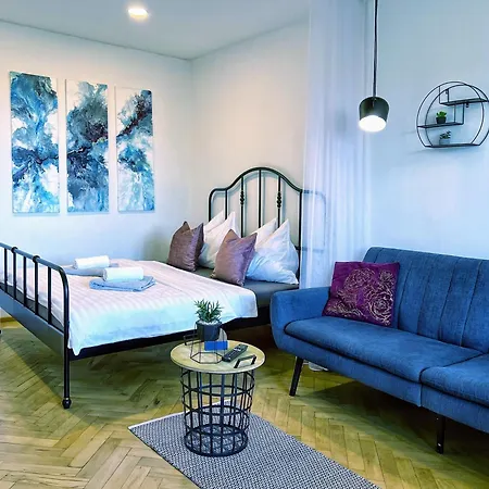 Apartment Jana's Wow Apt, 2br, Metro Next Door, Near The Airport