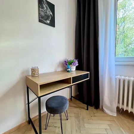 Apartment Jana's Wow Apt, 2br, Metro Next Door, Near The Airport