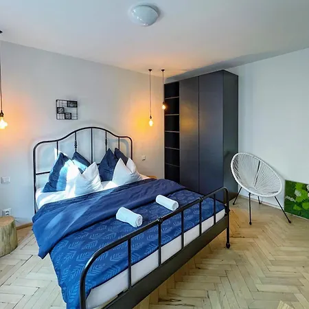 Jana's Wow Apt, 2br, Metro Next Door, Near The Airport Praga