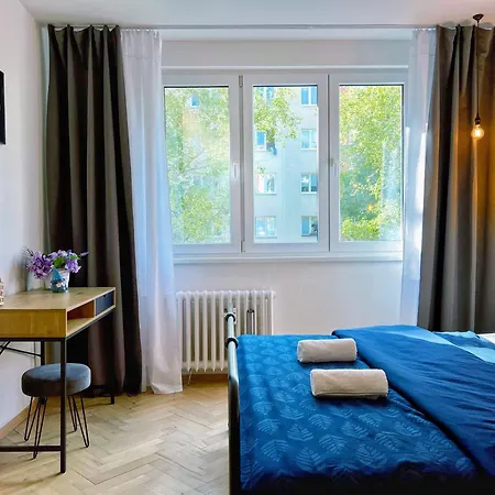 Apartament Jana's Wow Apt, 2br, Metro Next Door, Near The Airport *